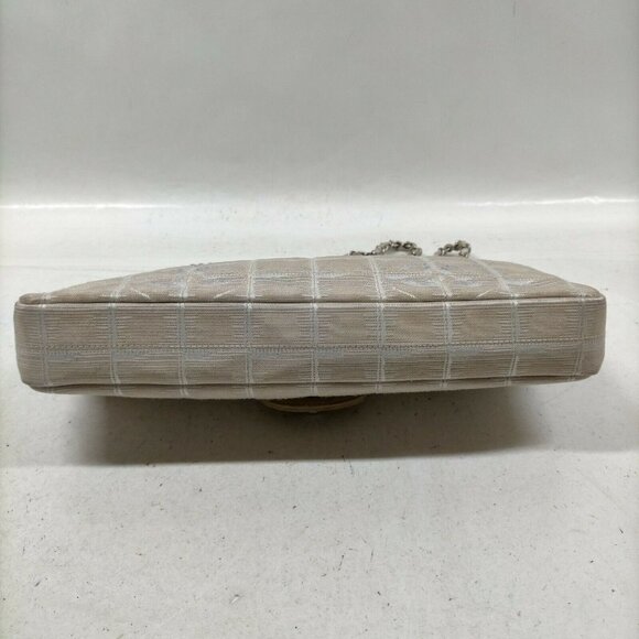 Chanel White Canvas Shoulder Bag - Picture 4 of 9